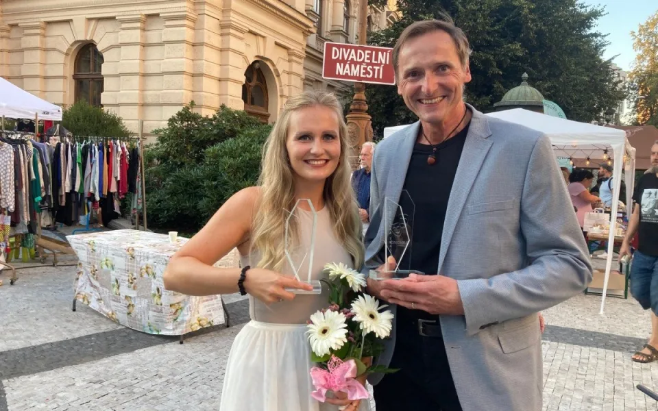 Liberecké Thálie si v neděli na pódiu převzali pěvkyně Veronika Kaiserová a herec Martin Stránský