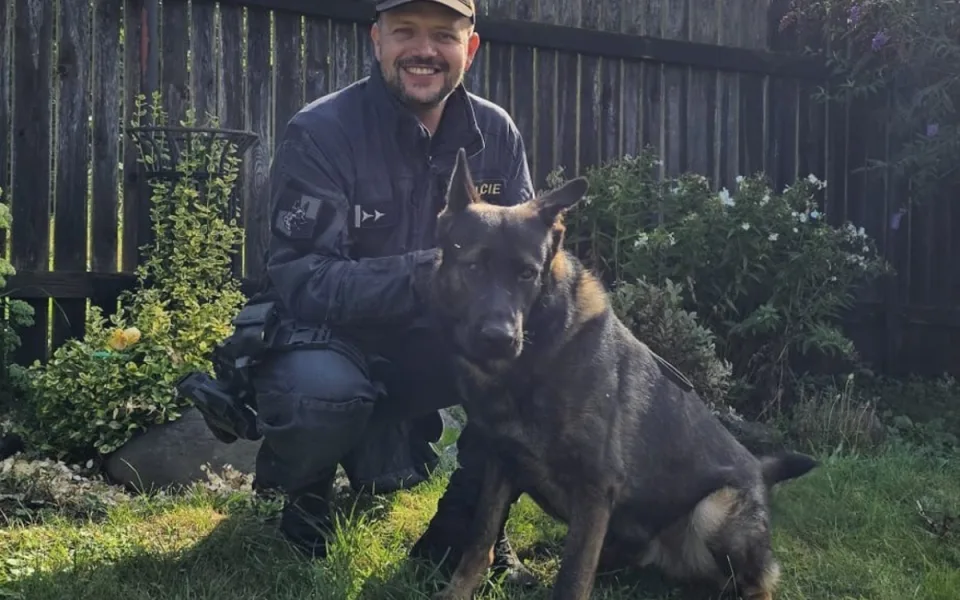 Policista prap. Miloslav Novák a služební pes Dar