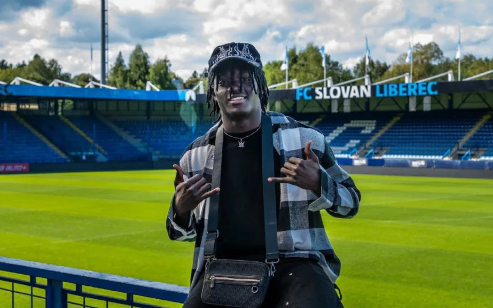 Slovan si vyhlédl afrického mladíka v Lotyšsku. Zlepšuje se každým utkáním, chválí Nezmar