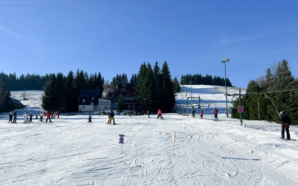 Šance na zachování provozu skiareálu v Bedřichově klesá, spolek asi nevznikne