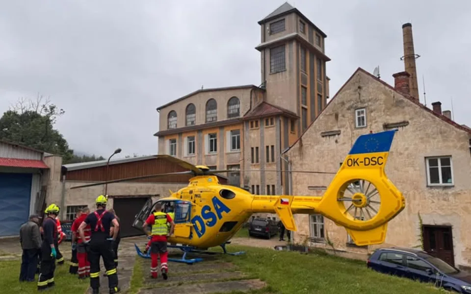 Dopravní nehody, požáry či záchrana osob s AED. Hasiči vyjížděli o víkendu na 40x