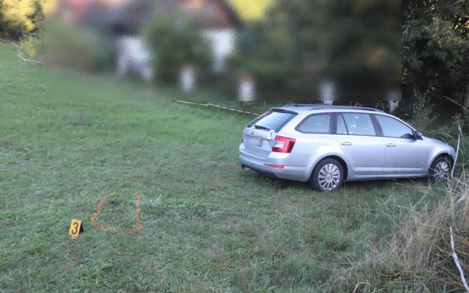 Auto se na rodinném setkání dvakrát samovolně rozjelo a těžce zranilo dva lidi