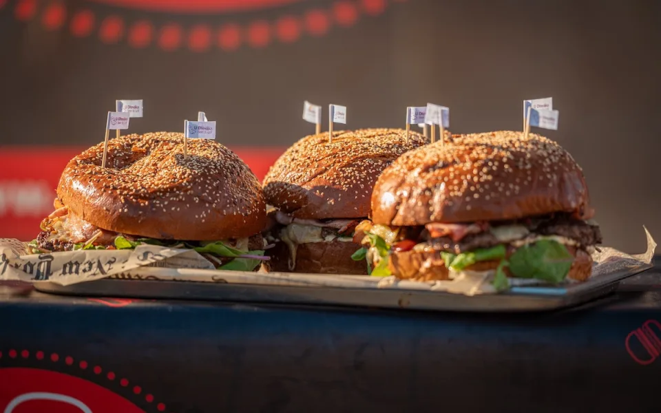 Burger Street Festival u Géčka: desítky burgerů a zábavná Fun zóna