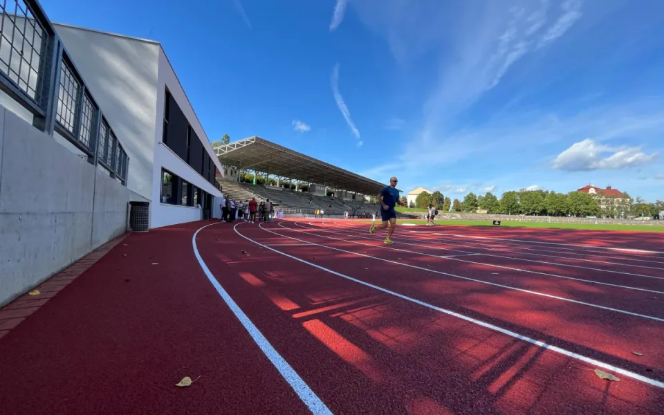 Atletický stadion prošel rekonstrukcí za 47 milionů. Přivítá juniorský šampionát