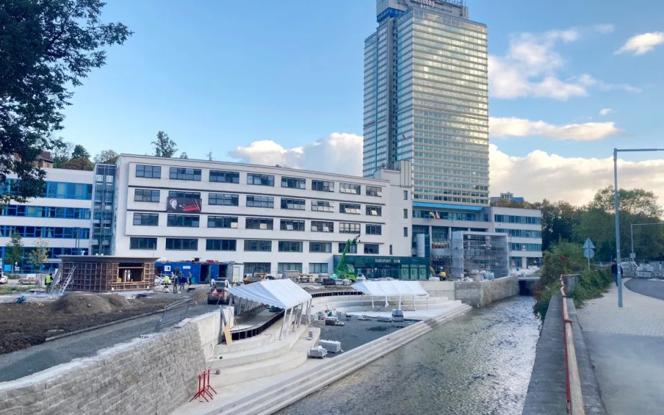 Práce na náplavce Nisy v dolním centru Liberce budou pokračovat příští rok