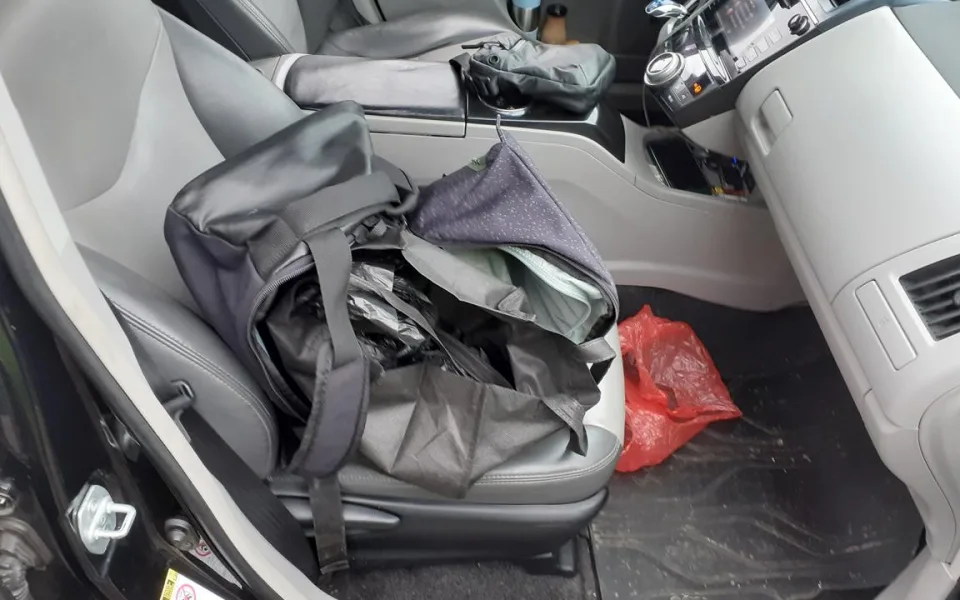 Celníci na Liberecku zastavili auto. Polák vezl kilo pervitinu, hrozí mu deset let