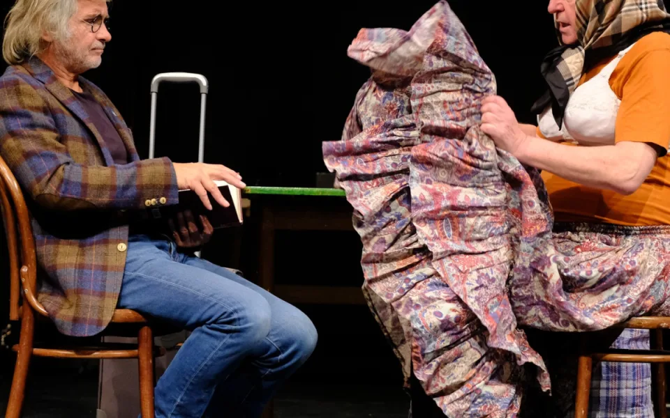 Se svým hereckým kolegou Jiřím Lábusem vystupuje Oldřich Kaiser (vlevo) už desítky let. Aktuálně v Divadle Kalich.