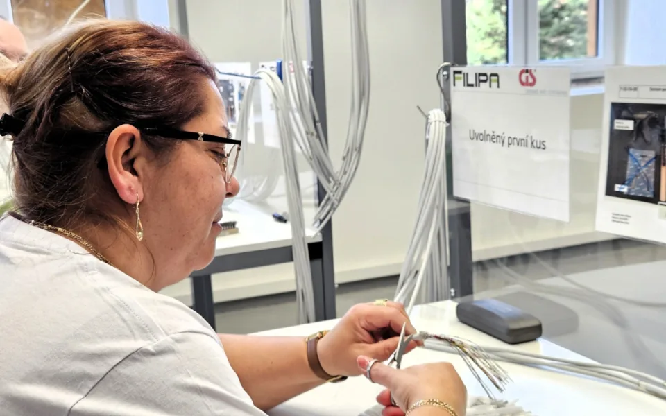 Společnost FILIPA dala zaměstnání hendikepovaným. Pracují v továrně na Frýdlantsku