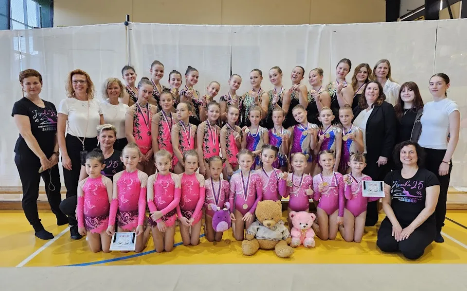 Liberecké moderní gymnastky uspěly na oblastních přeborech ve společných skladbách
