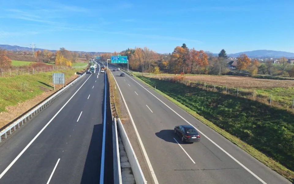 Dálnice D10 u Svijan je po šesti týdnech plně průjezdná, opravy skončily