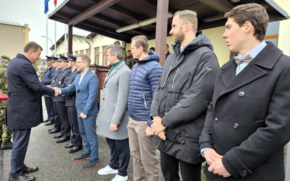 Záchrana života nebo služba pacientům. Hejtman vyznamenal zdravotníky, hasiče i civilisty