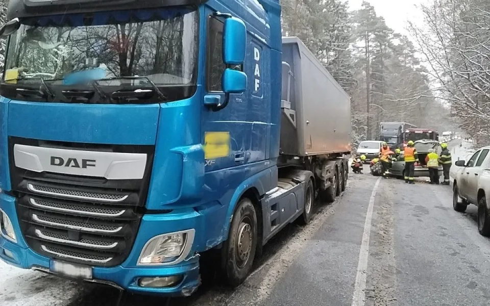 Hasiči na Českolipsku mají od rána napilno. Kvůli sněhu zasahovali u nehod v Dobranově či v Dubé