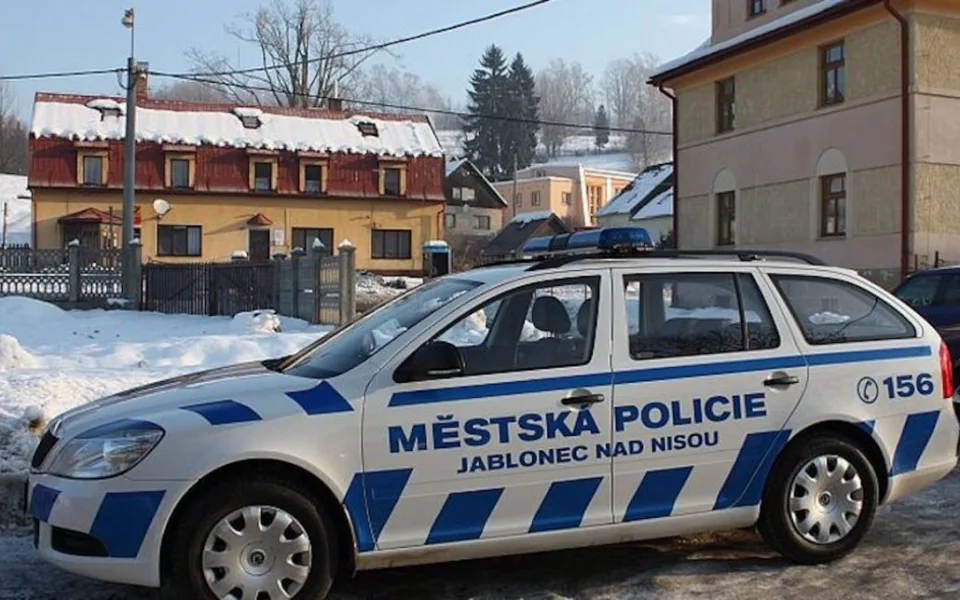 V jabloneckém Tescu zkolaboval muž. Byl pod vlivem drog