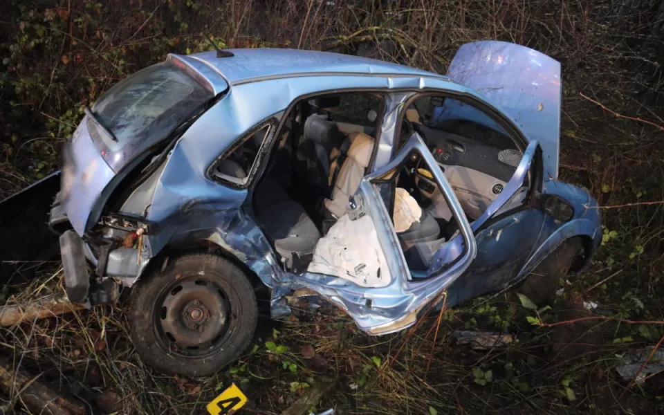 V Pihelu boural mladík s čerstvým řidičákem. Bilance: 8 zraněných, 2 těžce