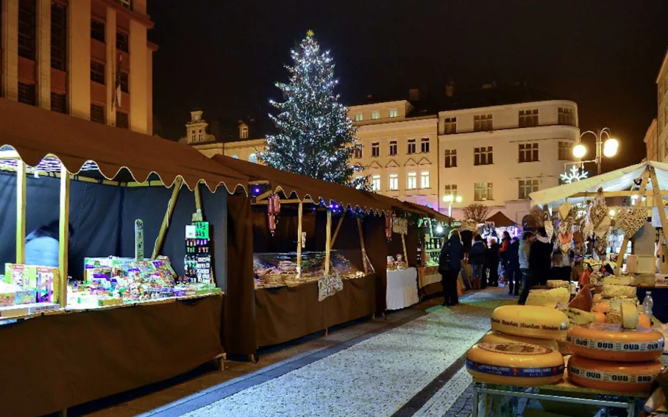Vánoční trhy v Jablonci začnou ve středu. Nabídnou stánky, svařák i sci-fi light show