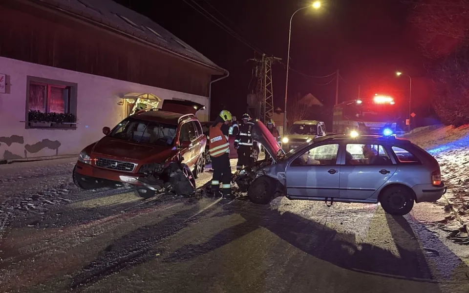 Požáry i nehody. Hasiči v Libereckém kraji měli o svátcích skoro sedmdesát událostí
