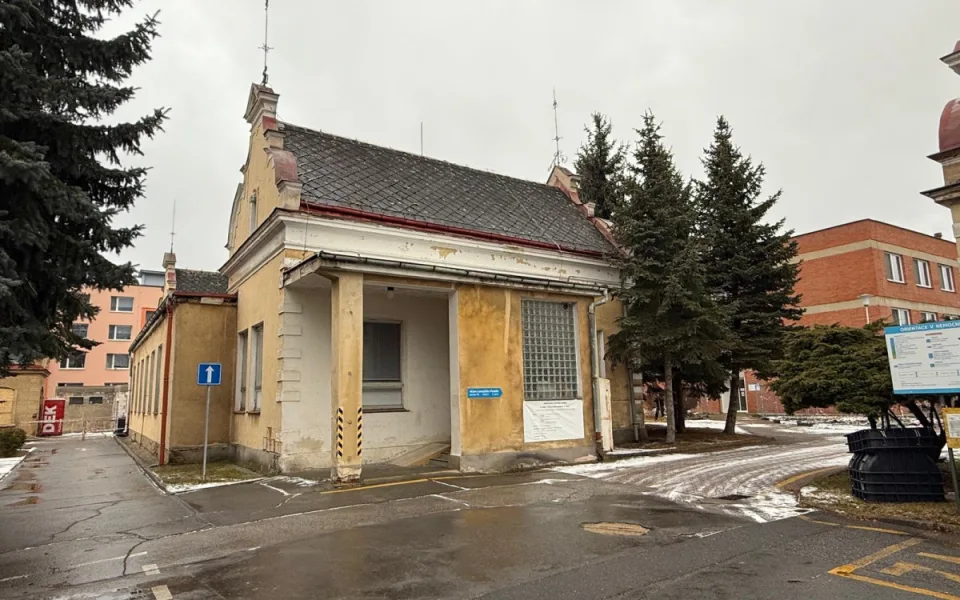 Bývalé dětské oddělení, které bude téměř celé zbourané a nahradí ho nové moderní zázemí.