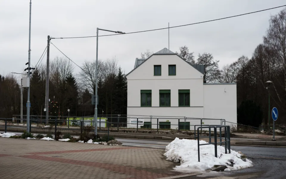 Škola bude sídlit ve zrekonstruované budově bývalého obecního úřadu.