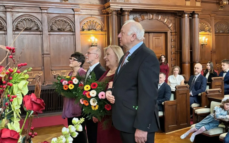 Dvojitá zlatá svatba sester z Liberce. Nechyběly slzy dojetí, tradiční ano ani prstýnky