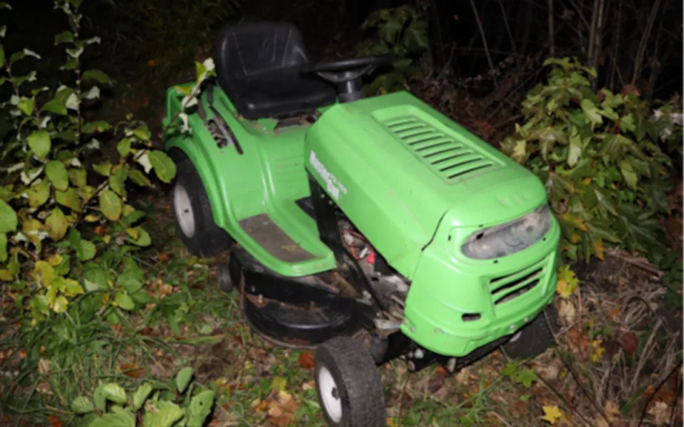 Liberecké policie ukázala zahradní traktor, který zajistila. Hledá se majitel