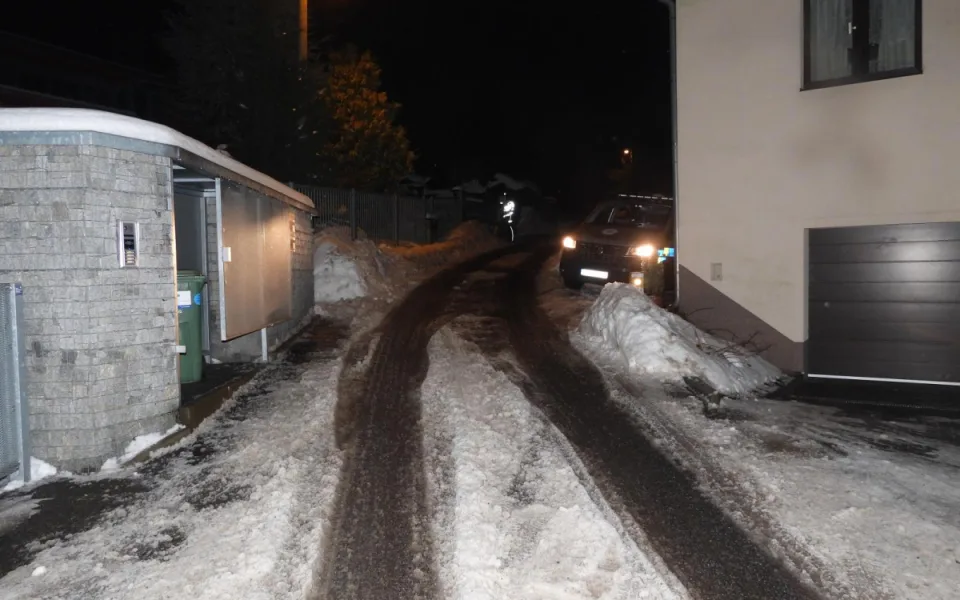 Řidič v Liberci srazil chodkyni a ujel. Hledá ho policie