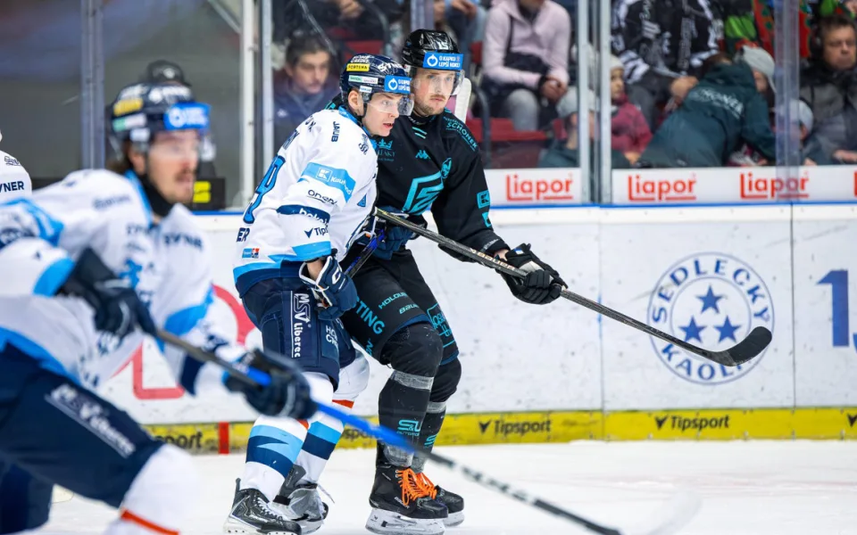 I druhé nájezdy ovládly Karlovy Vary, Tygři ze vzájemného duelu odcházejí opět s bodem