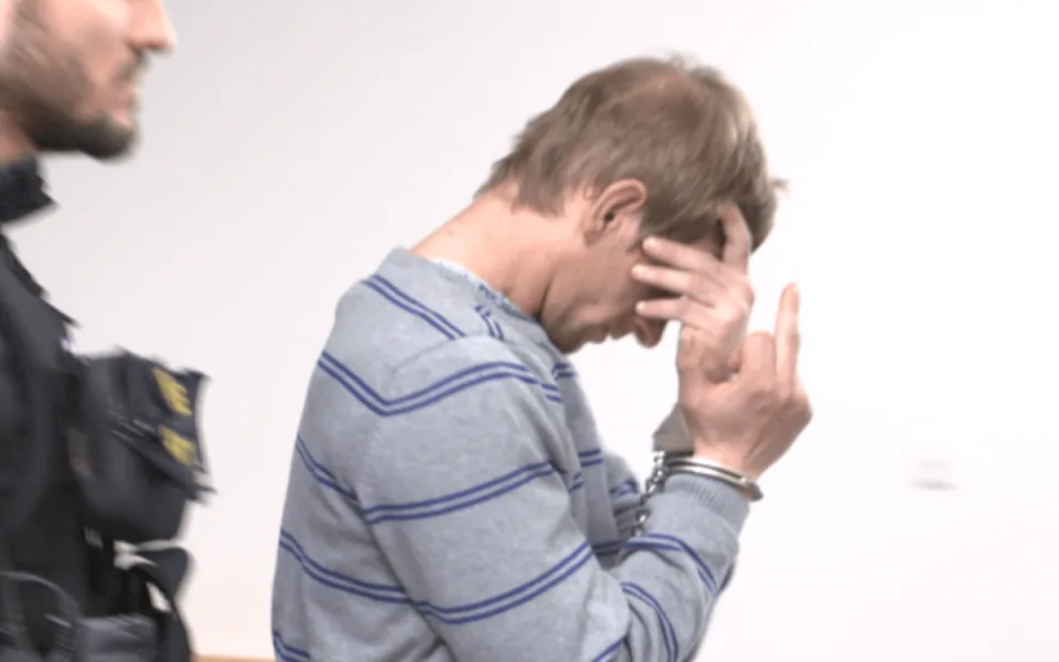 Obviněný ze zabití ženy ve Višňové u soudu, který rozhodoval o jeho vzetí do vazby.