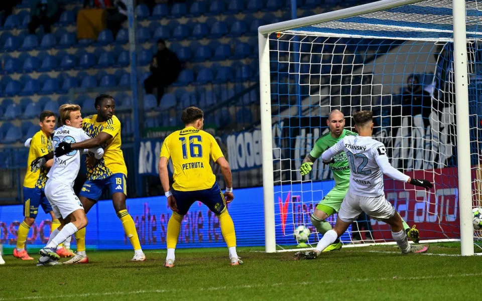 Slovan zvládl vstup do jara, Zlín U Nisy porazil 2:0