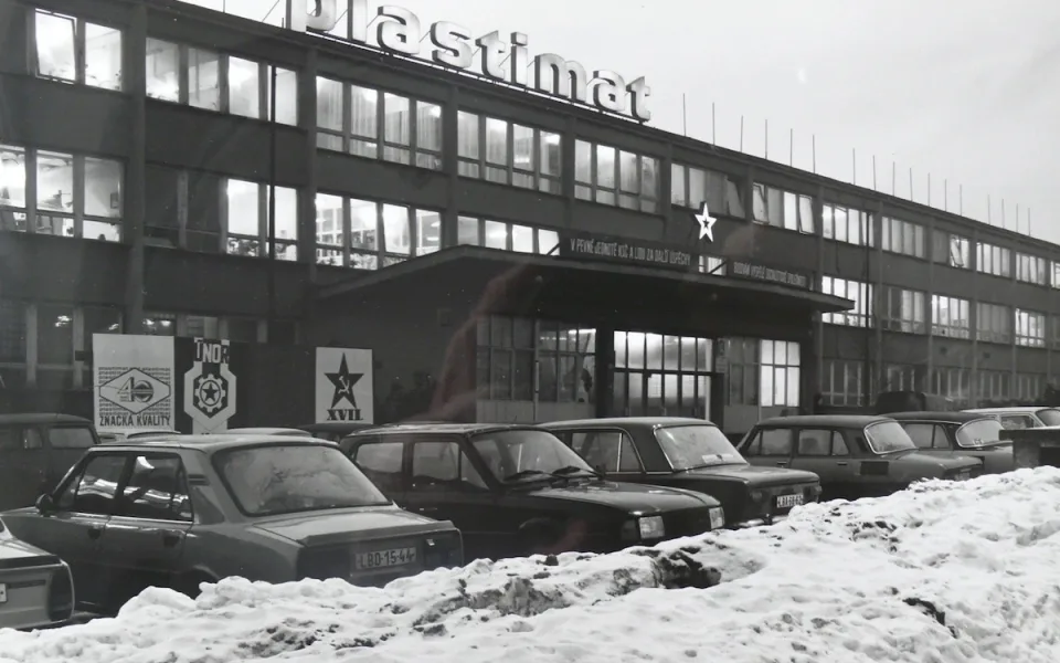 O Plastimatu k Magně. Společnost slaví 80 let. Hledá dobové fotografie
