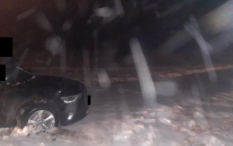 Mladík driftoval na lyžařských tratích v Josefově Dole. Zmařil závod, sám zapadl v mokřadu