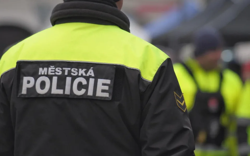 Noční můra každého učitele. Cestou na zimní stadion se v České Lípě ztratila školačka