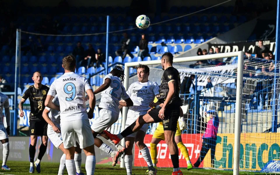 Slovan nezvládl domácí duel s Hradcem. Prohrál 0:1