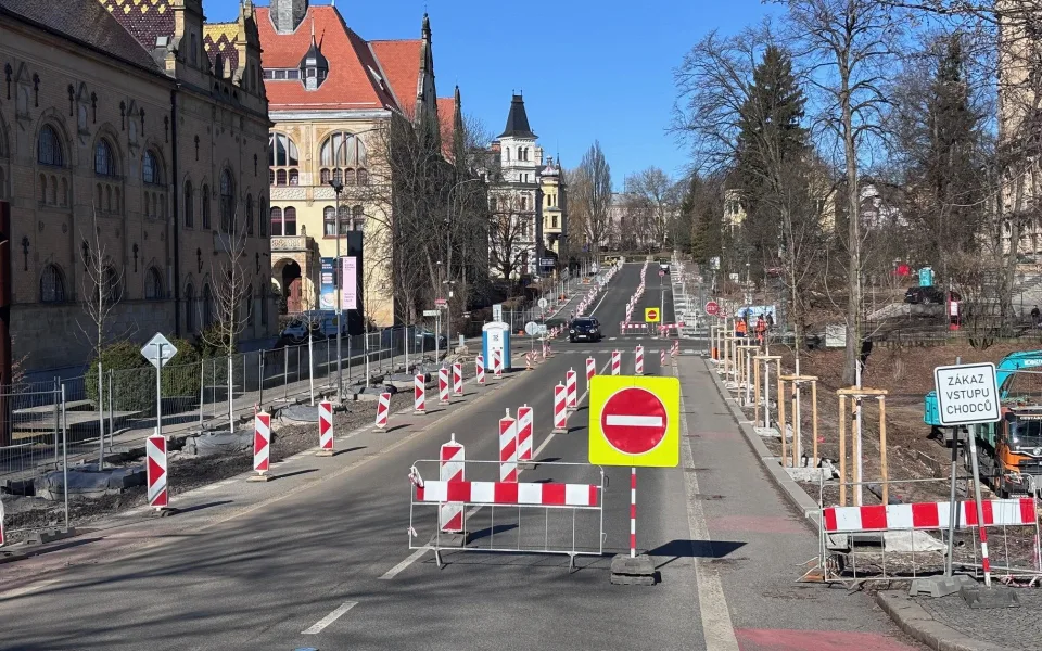 Liberecká únikovka začala. Řidiči hledají, kudy mohou projet