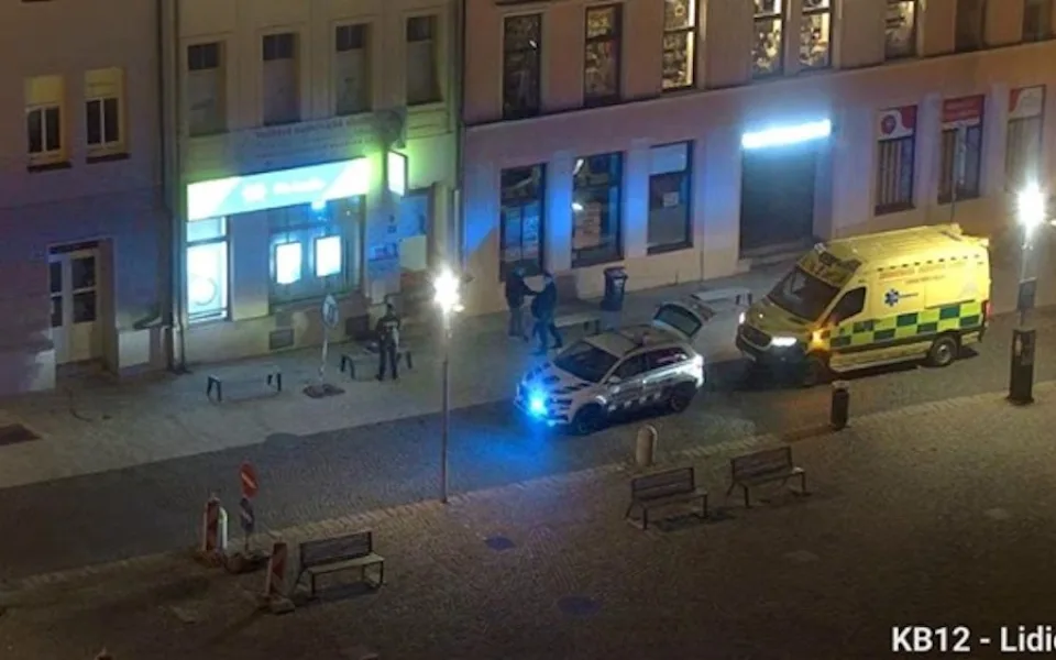 Muž ležel bez hnutí na ulici v Jablonci. Nadýchal čtyři promile