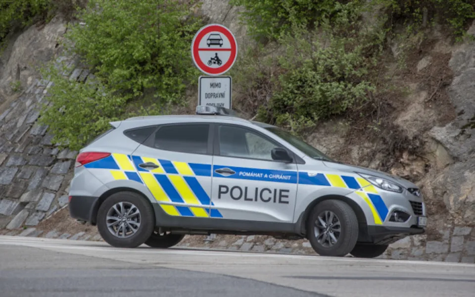Krádež oblečení v OC Nisa. Policisté hledali dvě svědkyně