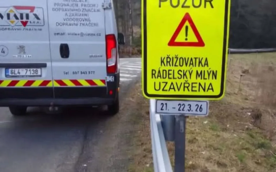 Komplikace pro řidiče u Rádelského mlýna. Kvůli kácení dojde k omezení v dopravě