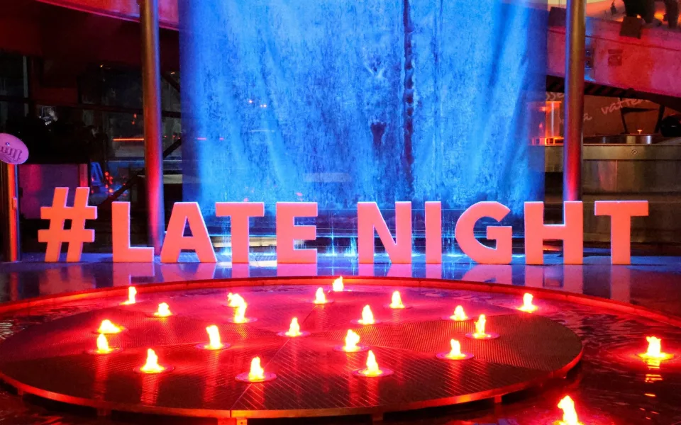 iQLANDIA zve na večerní misi do vesmíru: Late Night 2026.