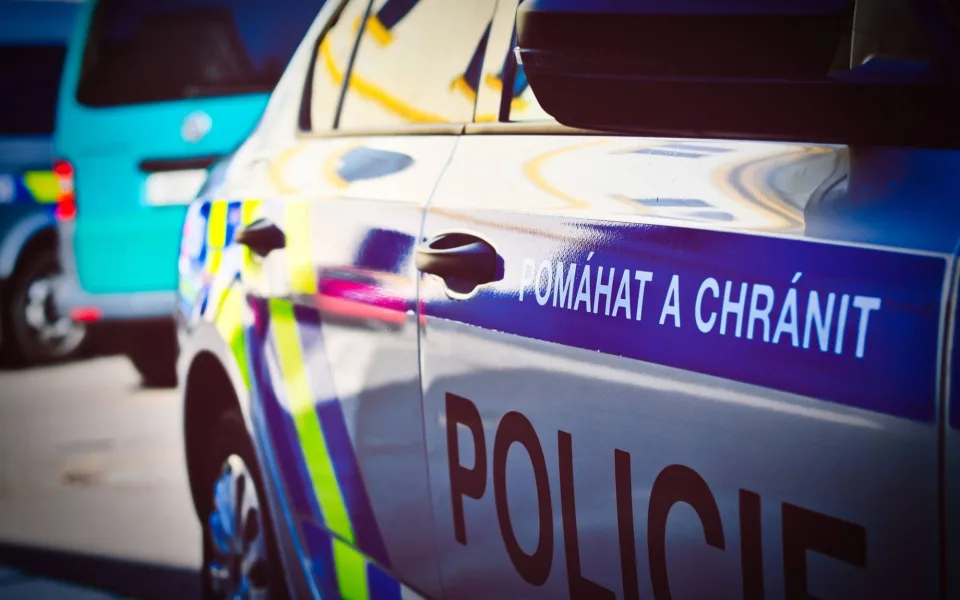 Policie pátrá v souvislosti s vloupáním do bytu v Liberci po muži