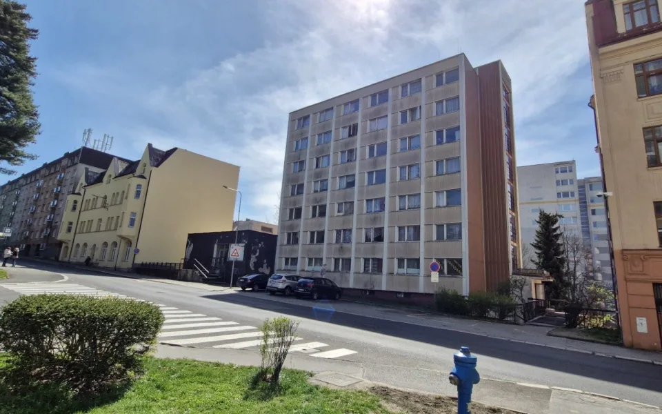 Zastupitelé Jablonce rozhodli: město problémovou ubytovnu Neptun koupí. Dá za ni 46,17 milionu korun