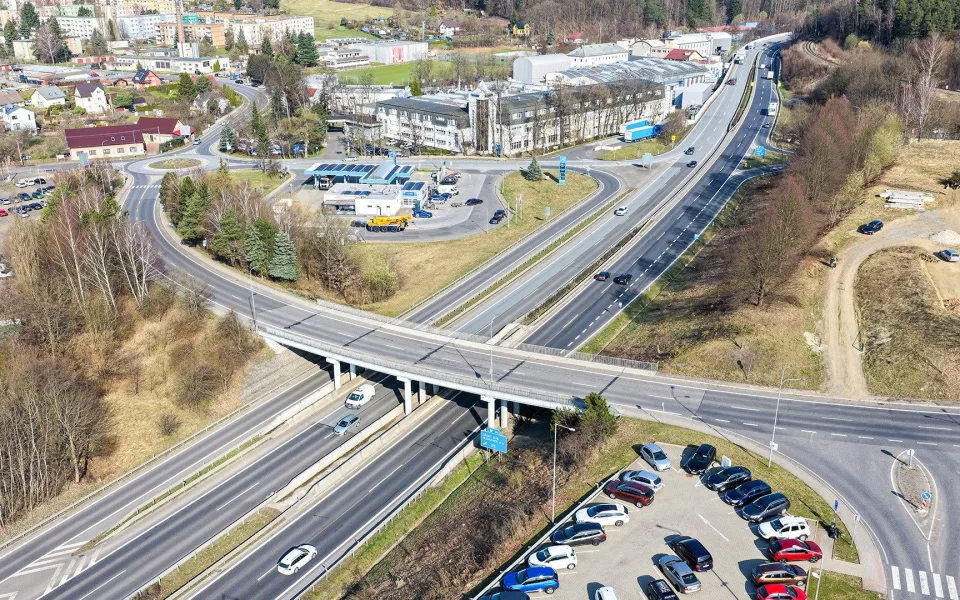 Rekonstrukce mostu přes rychlostku v Hodkovicích začne po Velikonocích. Čekejte komplikace