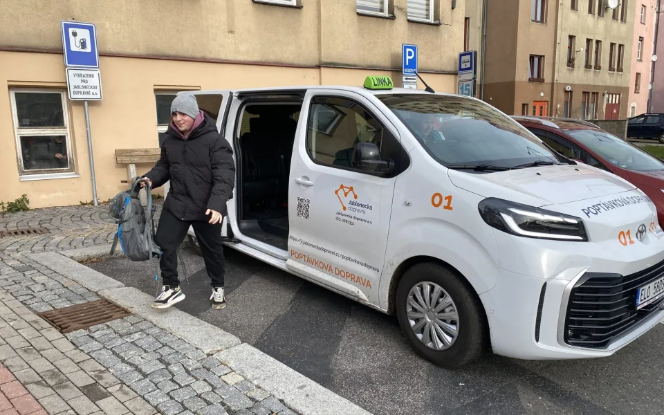 Jablonec nad Nisou chystá další rozšíření poptávkové dopravy, pořídí druhé auto