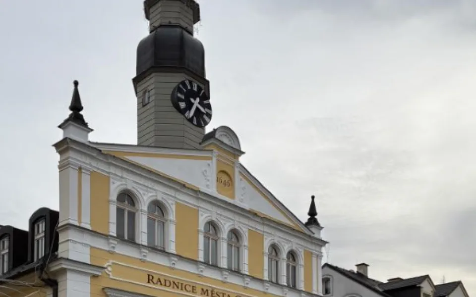 Vítězný nápis na radnici v Chrastavě.