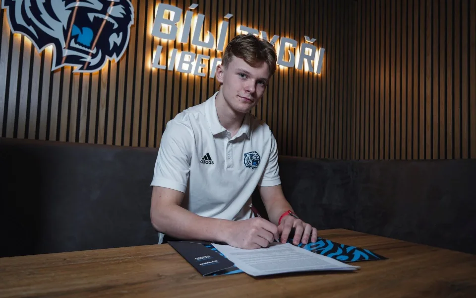 Bílí Tygři si pojistili profi smlouvou mladý talent, teprve 16letého Lukáše Kachlíře
