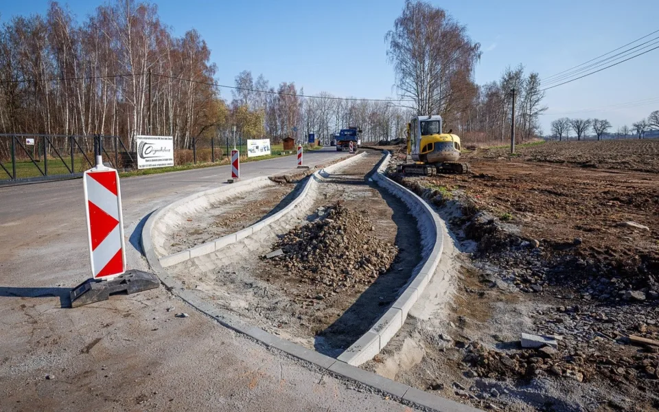 Naplno už běží v Hrádku nad Nisou práce na nové části cyklostezky směrem k rekreačnímu areálu Kristýna