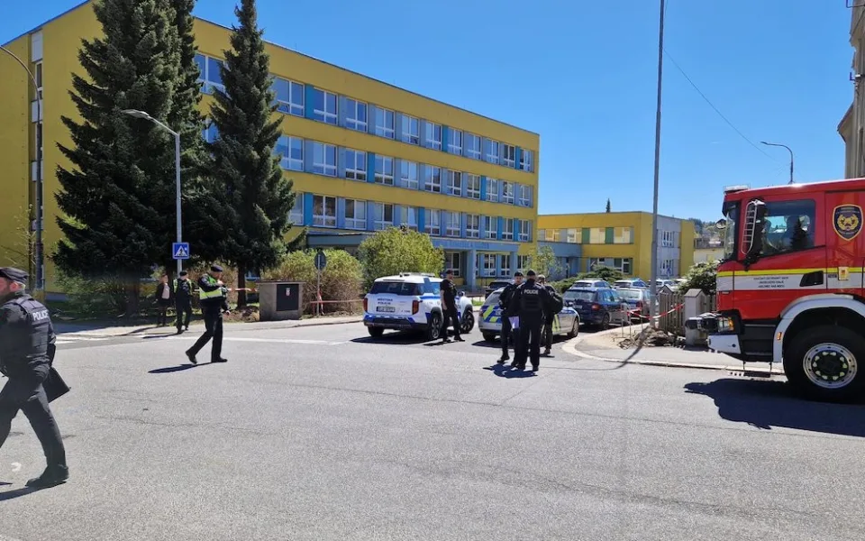 Policie muže, jenž v Jablonci vyhrožoval okolí, podezírá ze tří trestných činů