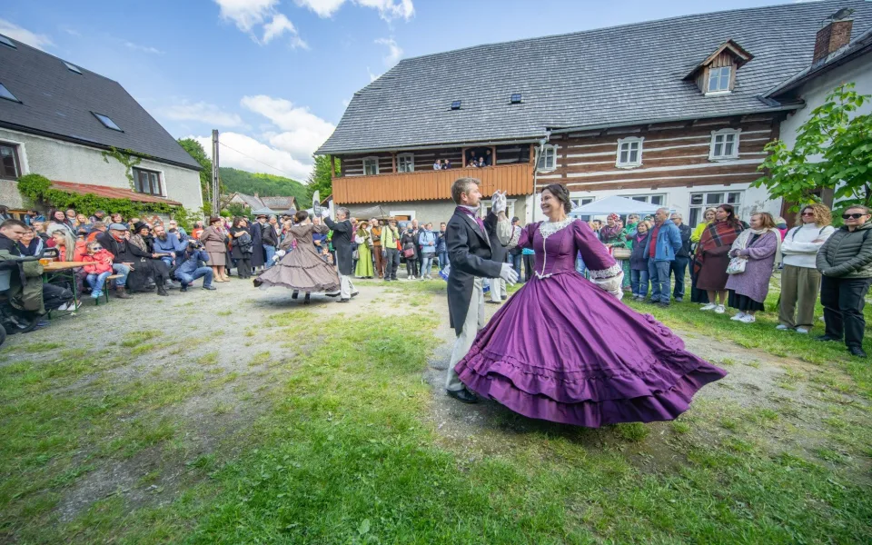 Podještědí se promění na literární svět. Festival Karoliny Světlé slaví deset let