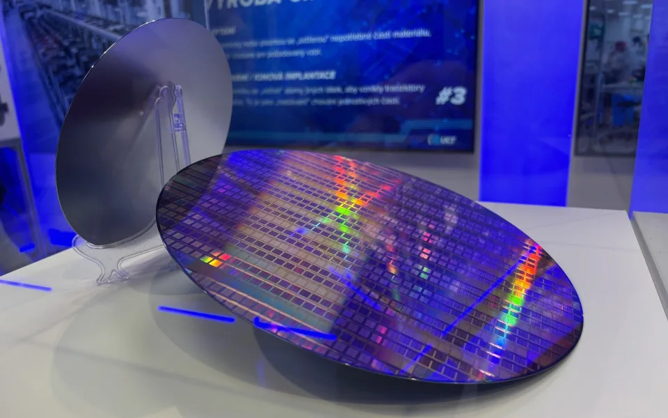 Dnešní svět bez nich nefunguje. Unikátní expozice mikroelektroniky v Liberci ukazuje výrobu čipů