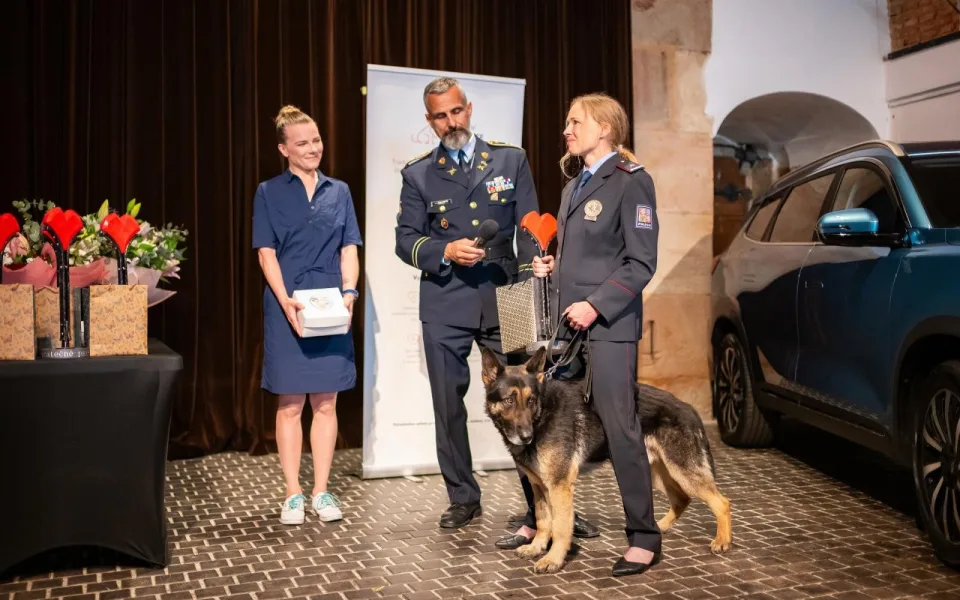Je to oficiální, má Statečné psí srdce. Psí policejní hrdina z Liberce zabodoval v celostátní anketě