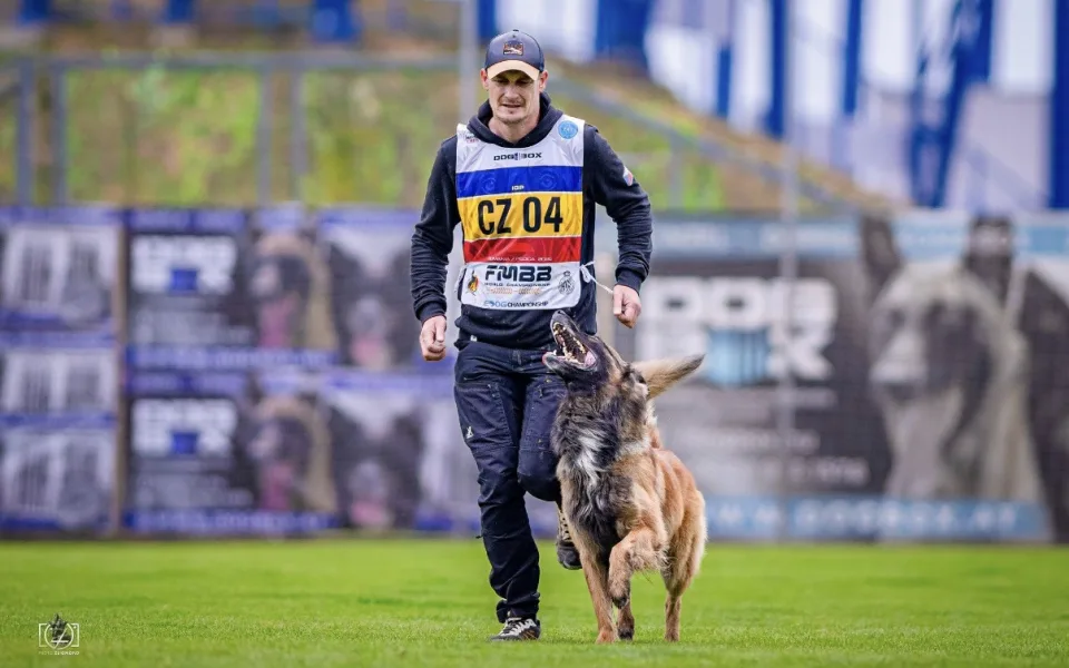 Světový úspěch: Liberecký policejní psovod bral se svým psem Alligatorem bronz z MS