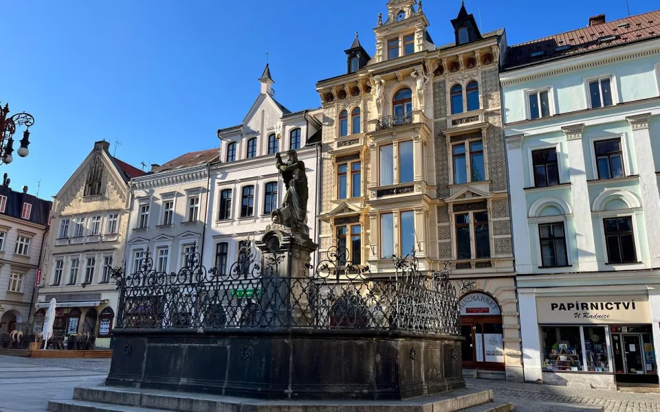Komunitní večeře na Benešáku. Náměstí se promění v obývací pokoj